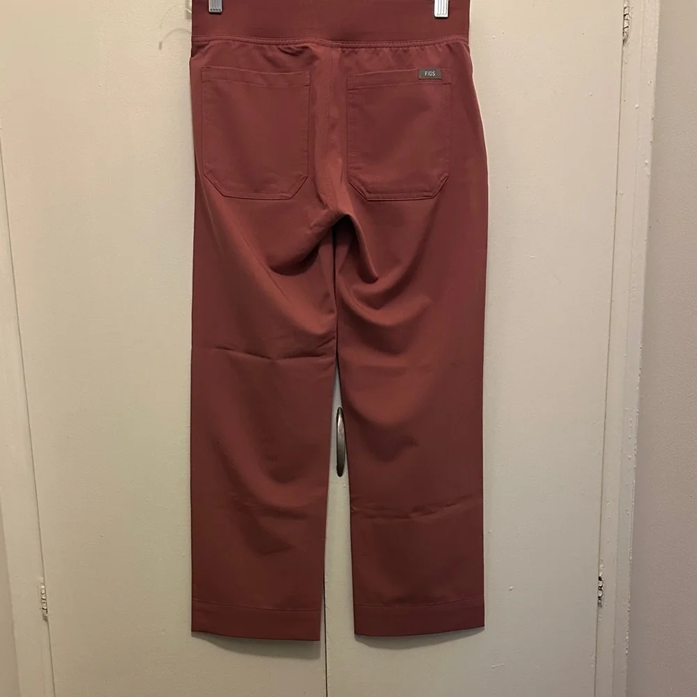 Figs Men's Rust Joggers with Gray Tie